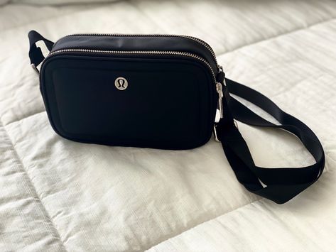 Lululemon Crossbody Bag, 2000s Bags, Lululemon Bag, Body Camera, Lululemon Bags, 2023 Christmas, Birthday List, Cross Body Bag, Christmas List