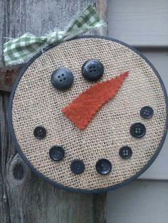 Burlap Snowman in hoop Embroidery Hoop Snowman, Embroidery Hoop Ornaments Diy, Embroidery Hoop Christmas Wreath, Embroidery On Burlap, Embroidery Hoop Diy, Broadway Christmas, Embroidery Hoop Christmas Ornaments, Embroidery Hoop Ornaments, Burlap Snowman