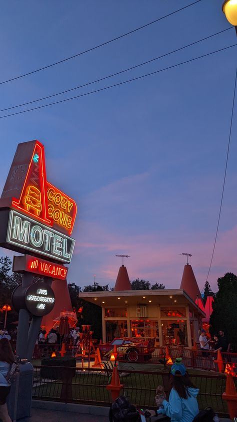 Cars Aesthetic Movie, Cars Disney Wallpaper, Radiator Springs Wallpaper, Radiator Springs Aesthetic, Disneyland California Aesthetic, Disneyland Aesthetic California, Disneyland Wallpaper, Cars Land Disneyland Wallpaper, Couple Cars