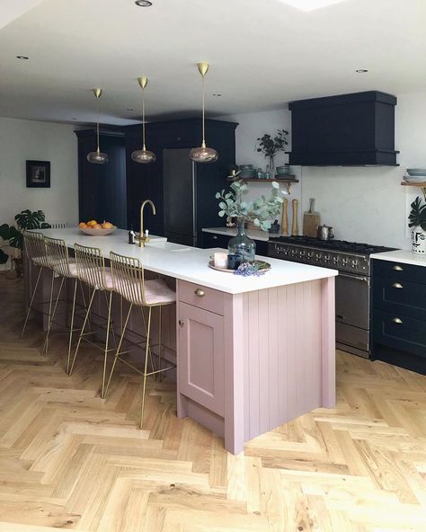 Pink Kitchen Island, Kitchen Island Inspiration, Kitchen Color Combos, Kitchen Inspiration Board, Pink Kitchen Decor, Open Plan Kitchen Living Room, Real Kitchen, Farrow And Ball, Pink Kitchen