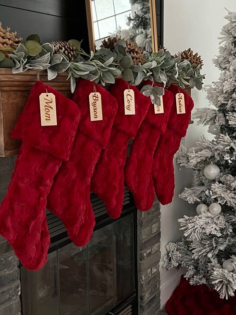 Christmas Decor Stocking Ideas, Christmas Decorations Inside House, Red Christmas Stockings Ideas, Classy Red Christmas Decor, Red And Black Christmas Decor Ideas, Christmas Day Decoration Ideas, Red Stockings Christmas, Red Rustic Christmas Decor, Christmas Holiday Aesthetic