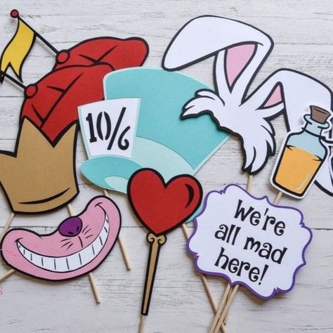 Mad Hatter Rabbit, Alice In Wonderland Prom, Queen Of Hearts Crown, Alice In Wonderland Party Decorations, Alice And Wonderland Party, Tweedle Dee And Tweedle Dum, Drink Me Bottle, Alice In Wonderland Props, Alice In Wonderland Ideas