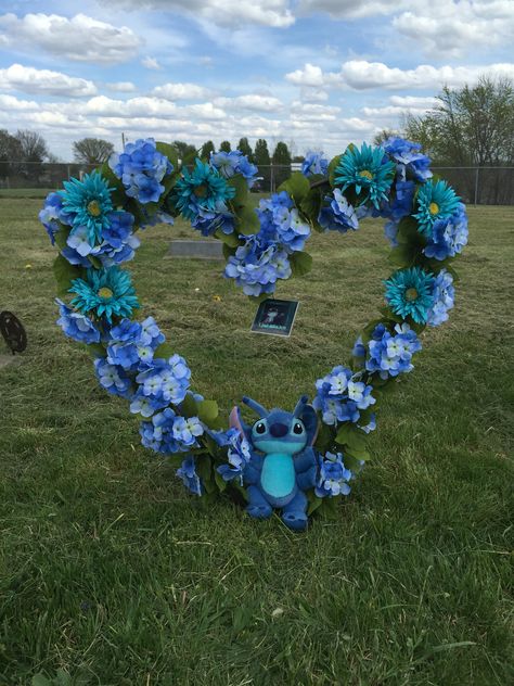 Cemetery Birthday Decorations, Gravestone Wreath, Gravesite Decorations Cemetery Ideas, Diy Grave Decorations, Grave Ideas, Cemetary Decorations, I Just Miss You, Gravesite Decorations, Cemetery Decorations