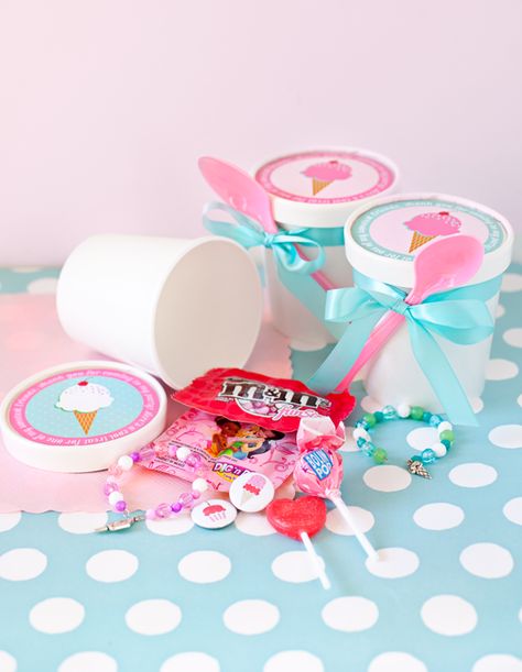 Cute idea... favors in empty ice cream containers. There is also a darling cake on this site. Ice Cream Party Cake, Ice Cream Social Birthday Party, Ice Cream Social Party, Slumber Party Favors, Ice Cream Party Favors, Lila Party, Ice Cream Party Theme, Ice Cream Containers, Ice Cream Birthday Party