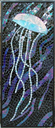 Marie Groves: Jelly of the Sea Diy Jars Ideas, Monterey Aquarium, Beach House Garden, Glass Art Pictures, Mosaic Pictures, Diy Art Projects, Mosaic Projects, Glass Mosaic Tiles, Contemporary Glass