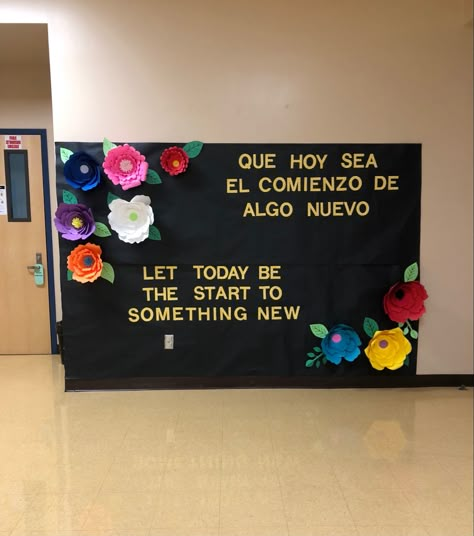 Bulletin Board Spanish Classroom, Parent Teacher Conference Bulletin Board, Bilingual Bulletin Boards Dual Language, Spanish Club Bulletin Board, Latinx Heritage Month Bulletin Board, Esol Bulletin Board Ideas, Elementary School Bulletin Board Ideas Hallways, Bilingual Bulletin Boards, Dual Language Bulletin Boards