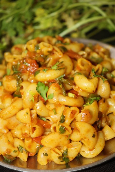 Food Photography Pasta, Masala Macaroni, Pasta Indian Style, Macaroni Recipe, Indian Food Photography, Macaroni Recipes, Indian Food Recipes Vegetarian, Indian Style, Indian Food