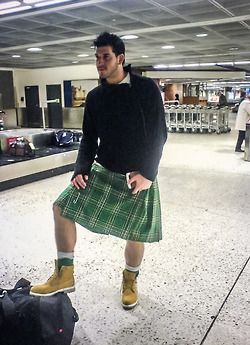 love the neckline on the sweater Kilt Outfit Men, Scottish Guys, Kilts Men, Kilted Men, Modern Kilts, Guys In Skirts, Men Wearing Skirts, Modern Skirt, Scottish Man