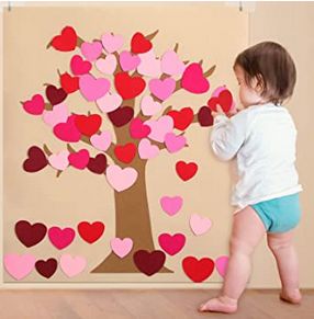 Heart Crafts Preschool, Happy Anniversary Day, Preschool Valentines Activities, Valentine Card Crafts, Wall Hanging Decorations, Valentines Party Decor, Valentine Party Favors, Easy Valentine Crafts, Valentine Tree