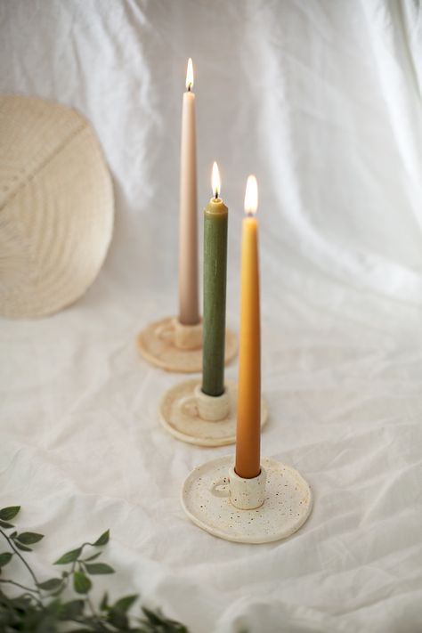 DIY Ceramic-look candleholders | The Lovely Drawer Clay Candle Holders Diy, Polymer Clay Candle, Clay Candle Holders, Clay Candle, Cerámica Ideas, Diy Candle Holders, Clay Diy Projects, Diy Ceramic, Clay Crafts Air Dry