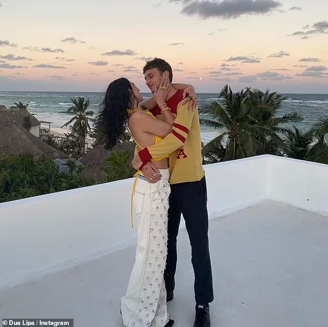 Anwar Hadid Instagram, Gigi Hadid Gif, Anwar Hadid, Surprise Boyfriend, Sweet Boyfriend, Ariana Grande Songs, Ugly Love, Happy Birthday Baby, Versace Dress