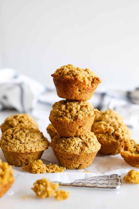 These Healthy Pumpkin Banana Muffins are vegan, gluten free, refined sugar free and mini! They are moist and soft and filled with pumpkin and banana goodness. Banana Oatmeal Bars, Pumpkin Oatmeal Muffins, Sugar Free Muffins, Mini Pumpkin Muffins, Pumpkin Banana Muffins, Mini Banana Muffins, Vegan Banana Muffins, Healthy Banana Muffins, Mini Bananas