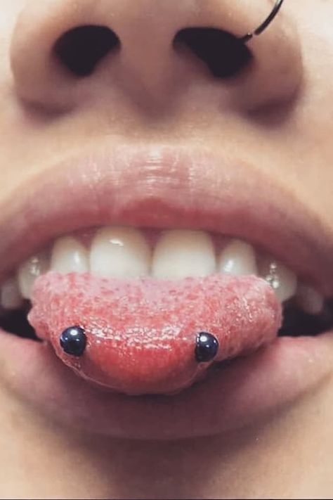 Snake-Eye Piercing Photos and Inspiration Snake Eyes Piercing Aesthetic, Snake Eyes Tongue Piercing Aesthetic, Snake Eyes Piercing Jewelry, Snake Eyes Tongue Piercing, Snake Eyes Piercing, Men's Piercings, Eye Piercing, What Can I Eat, Face Piercings