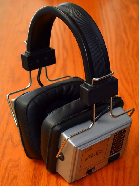 https://flic.kr/p/2jiEnJZ | Vintage Sears AM-FM Stereo Headphone Radio, Model 225.22090, Made In Hong Kong, Circa Late 1970s Cassette Futurism, Retro Gadgets, Japan Design, Prop Design, Cool Tech, Cool Technology, Futurism, Vintage Electronics, Technology Gadgets