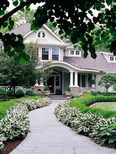 Allow guests time to appreciate your home and gardens by throwing some curves into your walkways. Diy Landscape Design, Unique Backyard, Gravel Walkway, Pools Design, Front Yards Curb Appeal, Walkway Ideas, Bohemian Garden, Driveway Landscaping, Front Landscaping