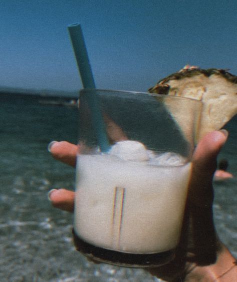 aesthetic // vintage // retro // blue Navy Aesthetic Vintage, Retro Blue Aesthetic, Summer Blue Aesthetic, Aesthetic Vintage Retro, Does Your Mother Know, Summer Sweets, Beach Tan, Aesthetic Vsco, Adventure Aesthetic