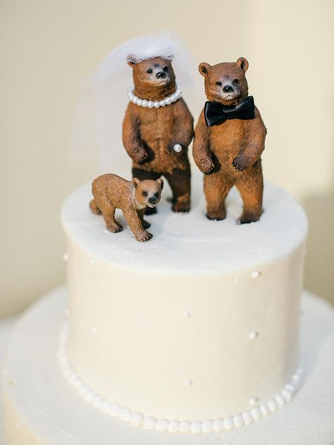 Incorporate your little one into your cake with this bear family in wedding attire cake topper. Backyard Wedding Attire, Aldie Mansion, Funny Cake Toppers, Wedding Cake Fresh Flowers, Funny Wedding Cake Toppers, Wedding Cake Toppers Unique, Bear Cake Topper, Bear Wedding, Bear Cake