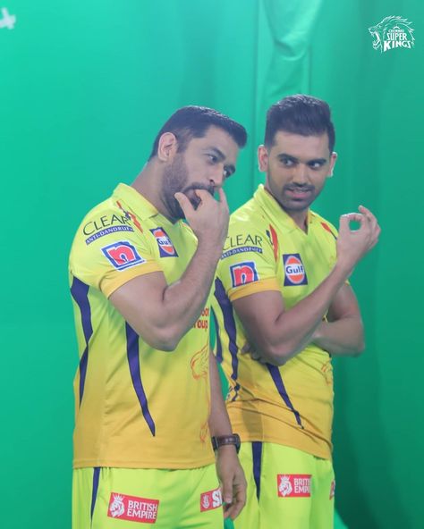 @chennaiipl: “Bigil ft. Thala! #WhistlePodu 💛” Deepak Chahar, Thala Dhoni, Boys Photoshoot, Cricket Coaching, Ms Dhoni Wallpapers, India Cricket Team, Ms Dhoni Photos, Dhoni Wallpapers, Cricket Videos