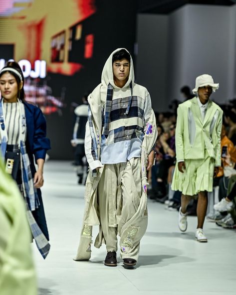 Reminiscing about last year’s Jakarta Fashion Week runway. Want to be part of the next one? Join the Jakarta Fashion Week 2025 Model Search! For more info and registration head to bit.ly/JFW2025ModelSearch #GayaDiTiktok #JFW2025 #JFW2025ModelSearch Jakarta Fashion Week, Fashion Week Runway, Jakarta, The Next, Fashion Week, Quick Saves