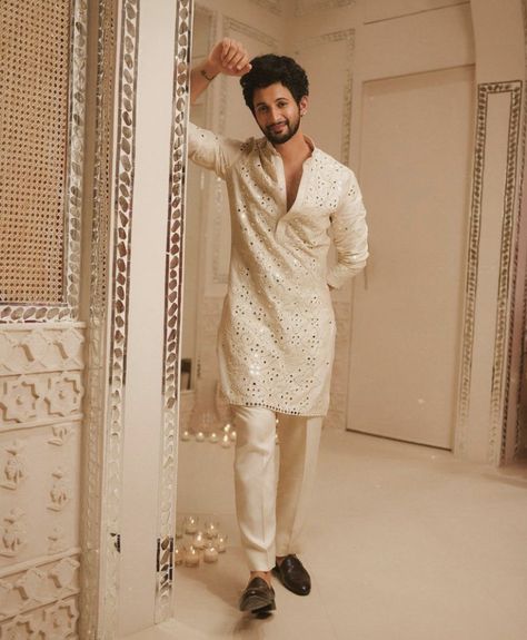 Aesthetic Kurtas For Men, Kurta For Haldi Function Men, Kurta Designs Men's Latest 2023, Kurta For Men Traditional, Mens Ethnic Wear Kurta, Traditional Indian Mens Clothing, Kurta Designs Men's, Mafia Princess, Beige Kurta