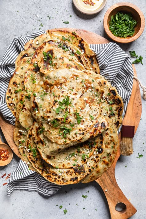 Quick Vegan Paratha Easy Paratha Recipe, Paranthas Recipe, Alo Paratha, Paneer Saag, Vegan Indian Dishes, Best Vegan Dinner, Yummy Vegetarian Recipes, Indian Sides, Vegan Dinner Rolls