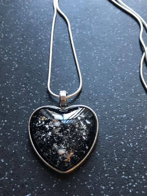 Ash Resin Jewelry, Resin With Ashes Ideas, Resin Crafts With Ashes, Resin Ashes Jewelry Diy, Resin Memorial Ideas, Memorial Jewelry Ashes, Resin Creations, Resin Products, Ashes Necklace