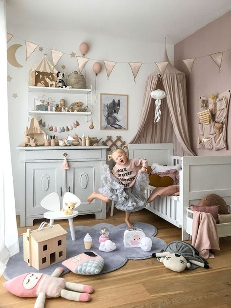 Filippa's Scandinavian Bedroom full of Vintage Finds Toddler Bedroom Girl, Childrens Bedroom Decor, Kids Bedroom Inspiration, Full Of, Kids Bedroom Designs, Scandinavian Bedroom, Baby Room Design, Girl Bedroom Designs, Nursery Baby Room