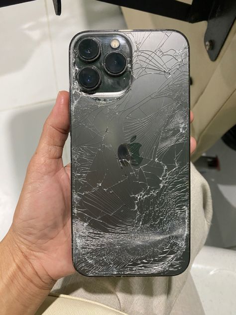 Iphone 11 Prank Picture, Broken Iphone Screen, Cracked Iphone, Apple Store Gift Card, Fake Ft Call, Broken Phone, Iphone Screen Repair, Iphone Storage, Grocery Supermarket