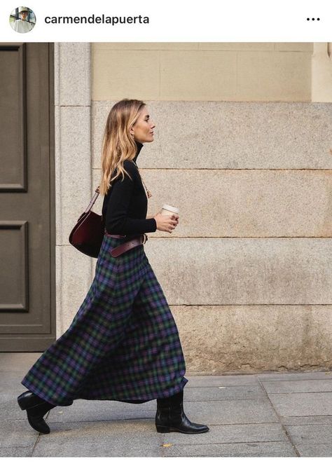 Academic Style Fashion, French Alternative Style, Casual Winter Skirt Outfits, Copenhagen Fall Style, Hot Autumn Outfits, European Winter Outfits, European Winter Fashion, Hairstyles Wallpaper, Winter Outfits 2024