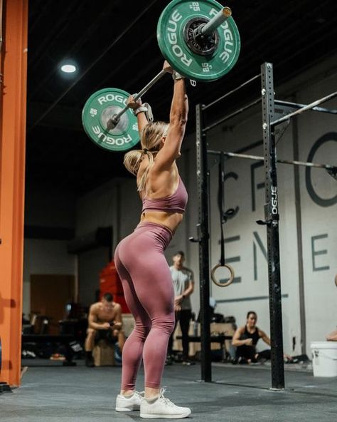 Strong Fitness Woman, Gym Lifting, Weightlifting Women Aesthetic, Women Lifting Weights, Brooke Wells, Girls Lifting, Crossfit Girl, Girl Train, Women Who Lift