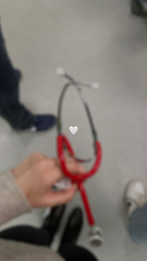 Med Student Wallpaper, Sthetoscope Medical, Sthetoscope Medical Wallpaper, Heart Surgeon Aesthetic, Med Student Aesthetic Wallpaper, Medstudent Aesthetic, Student Wallpaper, Wallpaper Corazones, Field Medic