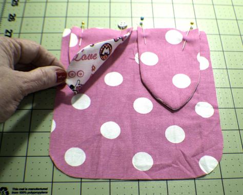 Attach the Ears Bunny Bag Pattern, Sewing Easter Projects, Easter Treat Bags, Easter Bags, Bunny Bags, Easter Bunny Crafts, Beginner Sewing Projects Easy, Easter Projects, Zipper Pouches