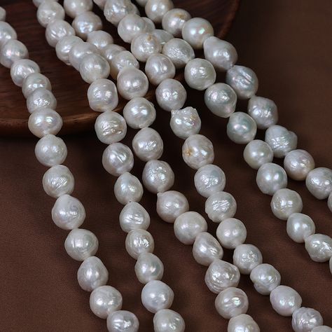 ✨ Discover the charm of wrinkled Baroque Edison pearls! These natural freshwater pearls, with diameters around 10mm, feature beautiful organic textures and natural colors. Each 40cm strand holds pearls with slight variations adding character to your designs. With a 0.7mm hole, they're perfect for creating unique, high-end jewelry pieces. ���💎 #EdisonPearls #BaroquePearls #FreshwaterPearls #UniqueJewelry #LuxuryDesigns #NaturalPearls #PearlCrafting #GretaPearls #ElegantJewelry #freshwaterpearlwh... Pearl Jewelry Ring, Multi Strand Pearl Necklace, Pearl Rings Vintage, Pearl Bangle Bracelet, Pearl Charm Bracelet, Organic Textures, Edison Pearls, Pearl Shop, Pearl Bangle