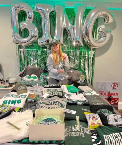 Binghamton Bed Party, Binghamton University, College Acceptance, University Dorms, College Bedding, College Parties, Photo Outfit, Senior Year, Exterior Decor