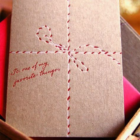 Gift Wrapping Drawing Brown Paper, Diy Valentines Wrapping Paper, Happy Holidays Design, Letterpress Christmas Cards, Handmade Wrapping Paper, Gift Wrapping Inspiration, Envelope Art, Paper Lovers, Gift Inspo