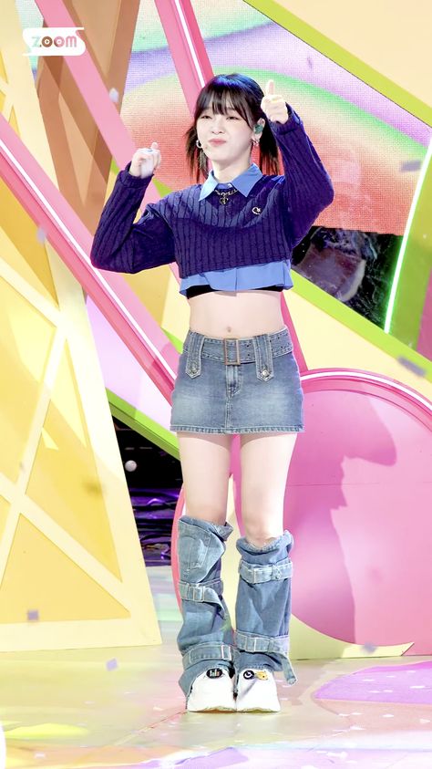 oh my girl seunghee 'summer comes' outfit Summer Idol Outfit, K Pop Summer Outfits, Girl Crush Kpop Outfits, K Pop Street Style, K Pop Girls Outfits, Summer Kpop Outfit, Kpop Girl Outfits Stage, Kpop Y2k Outfit, Girl Crush Outfit