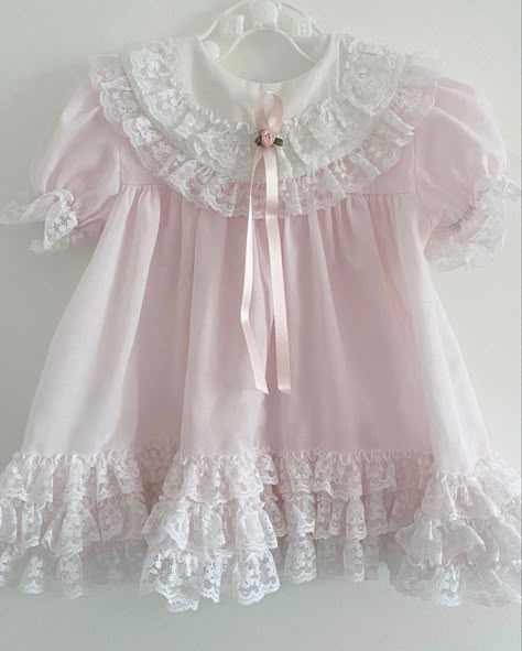 Vintage Baby Girl Dresses, Vintage Baby Girl Clothes, Angel Baby Dress, Coquette Baby Clothes, Vintage Infant Clothes, Vintage Baby Dresses, Luxury Baby Clothes, Girls Dresses Diy, Smocked Baby Dresses