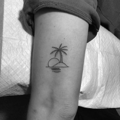 15 Beach-themed tattoos to get to feel like you're on holiday Tattoos To Get On Holiday, Beach Theme Tattoos Women, Island Tattoos For Women, Island Tattoos, Eli Tattoo, Beach Theme Tattoos, Holiday Tattoos, Beach Inspired Tattoos, Small Beach Tattoos