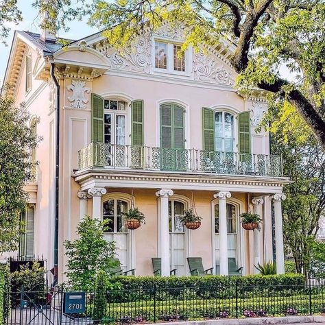 Green Shutters, Colonial Homes, Sims Houses, New Orleans Homes, Garden District, Casa Vintage, Pink House, Casa Exterior, Pool Design