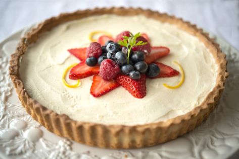 10 Insanely Delicious, Creamy Mascarpone Desserts Recipes With Mascarpone, Mascarpone Desserts, Mascarpone Tart, Berry Desserts, Mascarpone Recipes, Mascarpone Dessert, Floral Dessert, British Desserts, Cherry Sauce