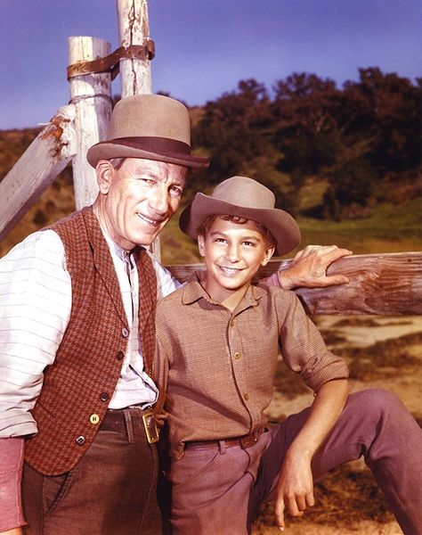 Hoagy Carmichael, Robert L Crawford - Laramie (1960) Hoagy Carmichael, Cowboy Outfit, Robert Fuller, Handsome Cowboys, Cowboy Outfits, John Smith, Cast Member, Movie Memorabilia, The Ranch