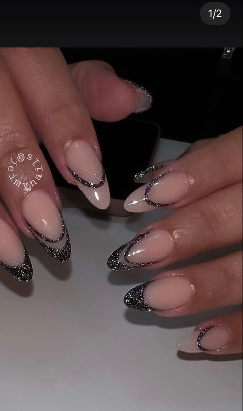 Cute Prom Nails For Black Dress, Concert Nails Almond, Nails For Sparkly Black Dress, Prom Nails For Black Sparkly Dress, Elegant Nails For Black Dress, Nails For Black Gown, Nails To Match Black Sparkly Dress, Black And Silver Prom Nails Almond, Nails To Match Black Dress Prom