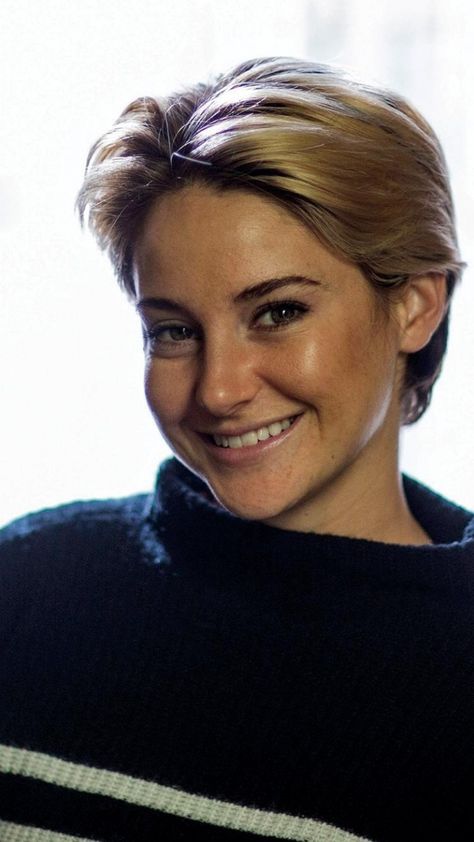 Celebrity With Pixie Haircut, Pixie Celebrities, Shailene Woodley Hair Short, Shailene Woodley Pixie, Actresses With Short Hair, Shailene Woodley Haircut, Shailene Woodley Short Hair, Short Hair Actress, Celebs With Short Hair