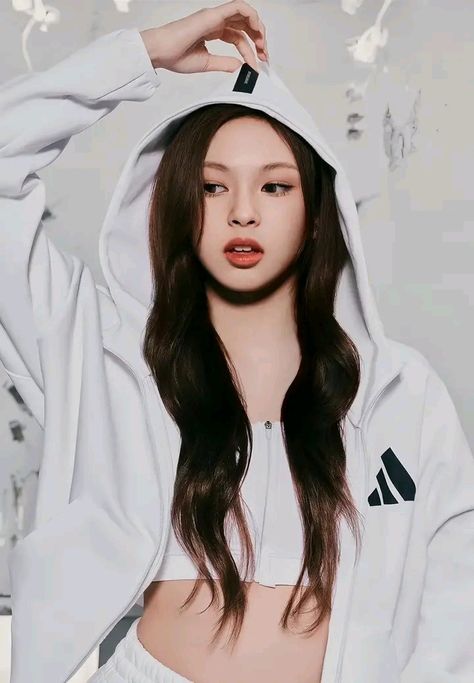 BABYMONSTER Chiquita Wallpaper, Monster Photos, Random Girl, Lisa Bp, Brand Magazine, Pretty Females, Baby Monster, Pretty Selfies, Kpop Guys