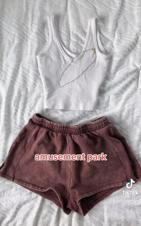 Theme Park Outfit, Looks Hippie, Park Outfit, Outfit Inspo Summer, Cute Lazy Day Outfits, Simple Aesthetic, Pieces Of Clothing, Cute Preppy Outfits, Summer Theme