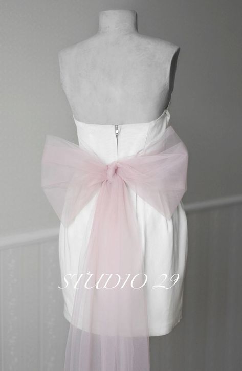 Detachable Large tulle bow belt belt for wedding dress 
#tullebow #bowbelt #bridalbow #weddingbow #detachblebow #tullesash #bridalsash #bigbowbelt #tulletail #bowtrain #tulletrain #fairyprom #maternitysash #photoshootbelt Belt For Wedding Dress, Big Bow Dress, Pink Bow Dress, Wedding Tulle, Bow Choker, Tulle Bow, Bow Sash, Bow Wedding Dress, White Homecoming Dresses