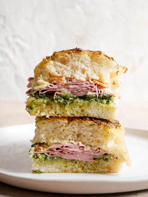 Mortadella & Burrata Pesto Focaccia Sandwich with Garlic Chips Focaccia Bread Sandwich Recipes, Quick Easy Bread Recipes, Roasted Garlic Confit, Quick Easy Bread, Pesto Focaccia, Pesto Sandwich Recipe, Best Bread Recipes, Focaccia Recipes, Recipes Pesto