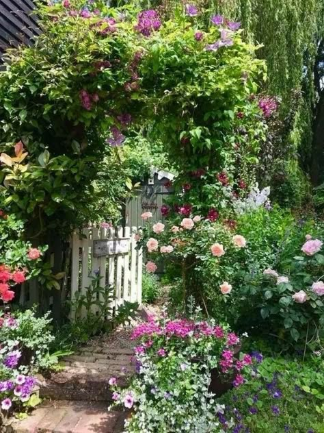 Small Cottage Garden Design, Cottage Garden Design Ideas, Small Cottage Garden, Garden Design Ideas Inspiration, Ideas For Backyard, Japanese Garden Design, Cottage Garden Design, Walled Garden, English Cottage Garden