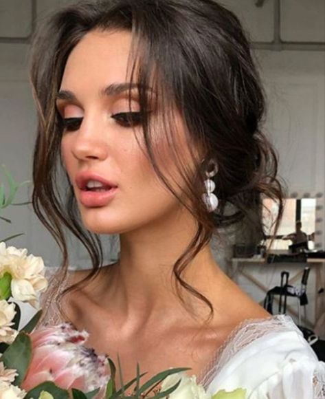 Formal Hair Down, Brunette Bridal Hair, Low Bun Wedding Hair, Wedding Hair Brunette, Retro Wedding Hair, Formal Hairstyles For Long Hair, Wedding Hair Up, Bridesmaid Hair Makeup, Bridal Hair Updo