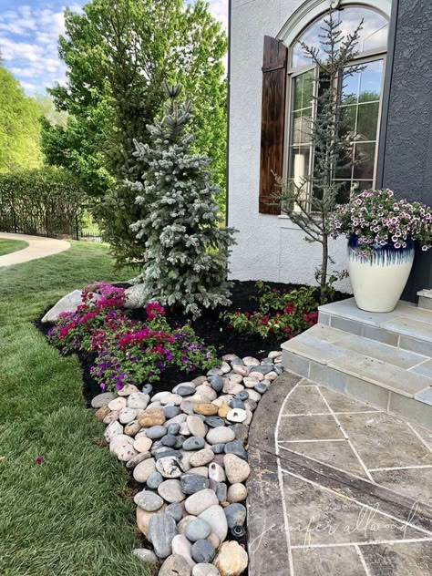 Simple Landscaping Ideas, Jennifer Allwood, Simple Landscaping, Mulch Landscaping, Front Landscape, Easy Landscaping, Front Yard Ideas, Front Landscaping, Rock Garden Landscaping